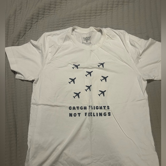 ❤️Serengetee Catch Flights not Feelings Tee - Picture 1 of 5